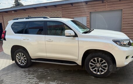 Toyota Land Cruiser Prado 150 рестайлинг 2, 2017 год, 5 600 000 рублей, 5 фотография
