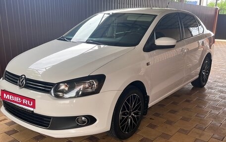 Volkswagen Polo VI (EU Market), 2013 год, 950 000 рублей, 2 фотография