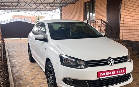 Volkswagen Polo VI (EU Market), 2013 год, 950 000 рублей, 3 фотография
