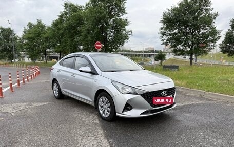 Hyundai Solaris II рестайлинг, 2017 год, 940 000 рублей, 2 фотография