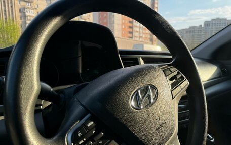 Hyundai Elantra VI рестайлинг, 2016 год, 1 340 000 рублей, 8 фотография