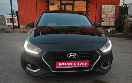 Hyundai Solaris II рестайлинг, 2019 год, 990 000 рублей, 1 фотография