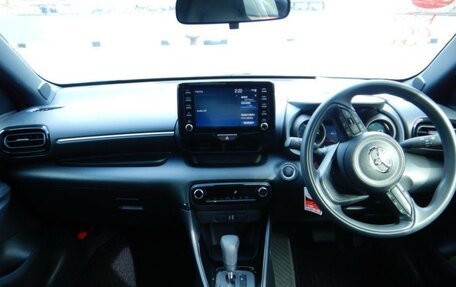 Toyota Yaris, 2021 год, 1 550 000 рублей, 10 фотография