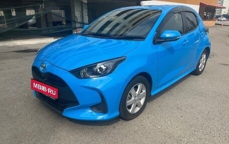 Toyota Yaris, 2021 год, 1 550 000 рублей, 3 фотография