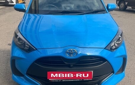 Toyota Yaris, 2021 год, 1 550 000 рублей, 2 фотография