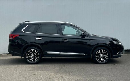 Mitsubishi Outlander III рестайлинг 3, 2017 год, 2 450 000 рублей, 4 фотография