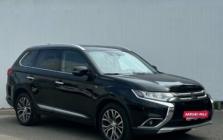 Mitsubishi Outlander III рестайлинг 3, 2017 год, 2 450 000 рублей, 3 фотография