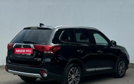 Mitsubishi Outlander III рестайлинг 3, 2017 год, 2 450 000 рублей, 5 фотография
