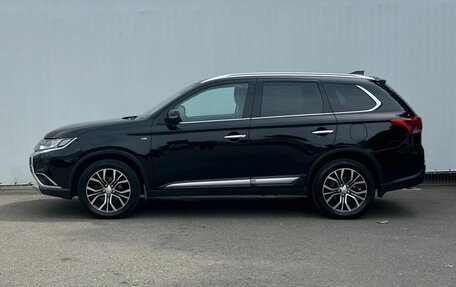 Mitsubishi Outlander III рестайлинг 3, 2017 год, 2 450 000 рублей, 8 фотография
