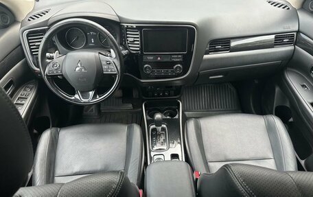 Mitsubishi Outlander III рестайлинг 3, 2017 год, 2 450 000 рублей, 11 фотография