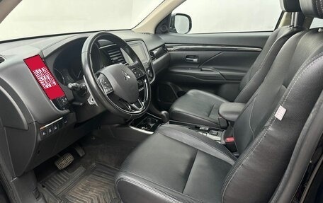 Mitsubishi Outlander III рестайлинг 3, 2017 год, 2 450 000 рублей, 9 фотография