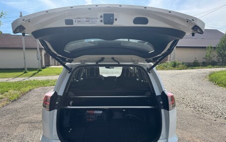 Toyota RAV4, 2016 год, 2 450 000 рублей, 3 фотография