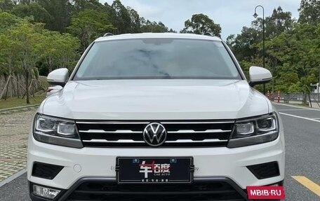 Volkswagen Tiguan II, 2021 год, 1 705 000 рублей, 3 фотография