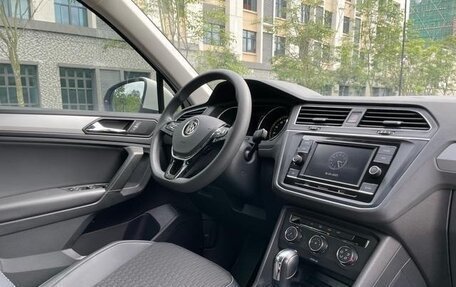 Volkswagen Tiguan II, 2021 год, 1 705 000 рублей, 20 фотография
