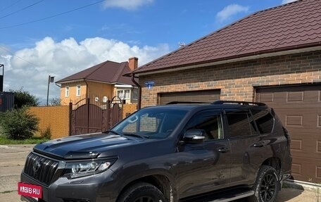 Toyota Land Cruiser Prado 150 рестайлинг 2, 2021 год, 6 000 000 рублей, 2 фотография