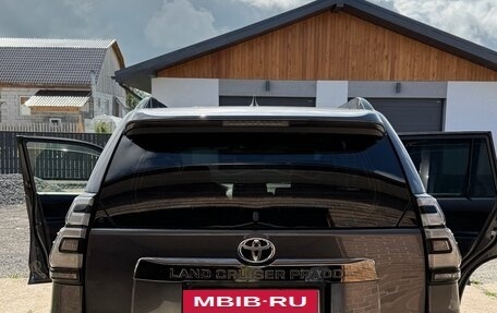 Toyota Land Cruiser Prado 150 рестайлинг 2, 2021 год, 6 000 000 рублей, 11 фотография