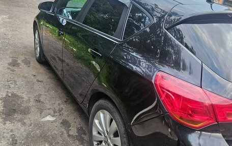 Opel Astra J, 2011 год, 750 000 рублей, 1 фотография