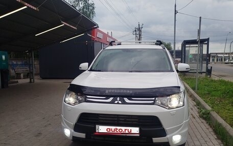Mitsubishi Outlander III рестайлинг 3, 2013 год, 1 590 000 рублей, 1 фотография