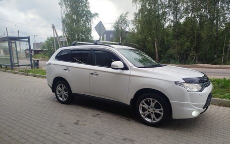 Mitsubishi Outlander III рестайлинг 3, 2013 год, 1 590 000 рублей, 2 фотография