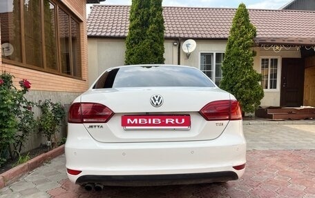 Volkswagen Jetta VI, 2013 год, 1 050 000 рублей, 2 фотография