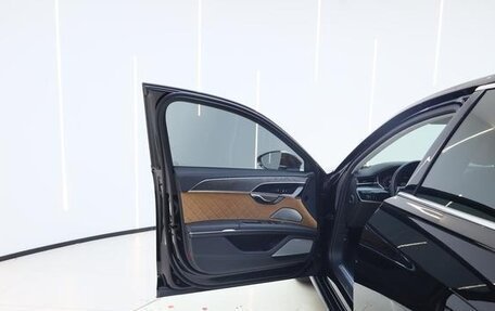 Audi A8, 2022 год, 12 000 000 рублей, 13 фотография