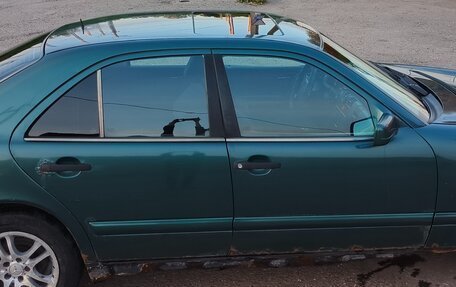 Mercedes-Benz E-Класс, 1996 год, 360 000 рублей, 5 фотография