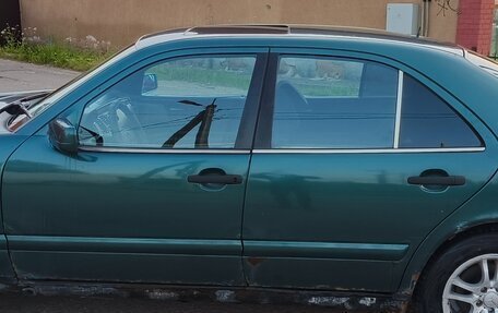 Mercedes-Benz E-Класс, 1996 год, 360 000 рублей, 7 фотография