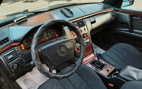 Mercedes-Benz E-Класс, 1996 год, 360 000 рублей, 12 фотография