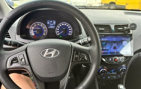 Hyundai Solaris II рестайлинг, 2014 год, 850 000 рублей, 3 фотография