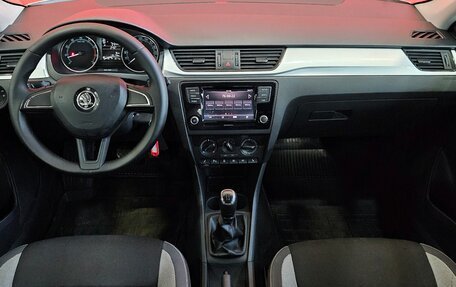 Skoda Rapid I, 2018 год, 1 045 000 рублей, 9 фотография