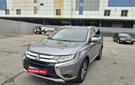 Mitsubishi Outlander III рестайлинг 3, 2017 год, 2 150 000 рублей, 2 фотография
