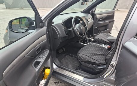 Mitsubishi Outlander III рестайлинг 3, 2017 год, 2 150 000 рублей, 11 фотография