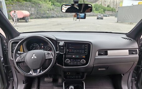 Mitsubishi Outlander III рестайлинг 3, 2017 год, 2 150 000 рублей, 13 фотография