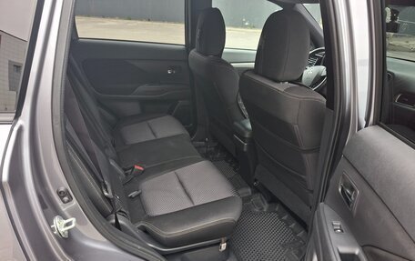 Mitsubishi Outlander III рестайлинг 3, 2017 год, 2 150 000 рублей, 8 фотография