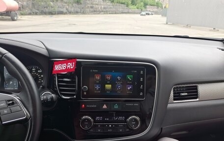 Mitsubishi Outlander III рестайлинг 3, 2017 год, 2 150 000 рублей, 16 фотография