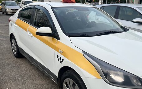 KIA Rio IV, 2018 год, 950 000 рублей, 2 фотография