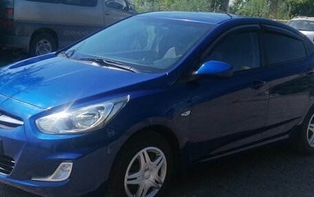 Hyundai Solaris II рестайлинг, 2011 год, 740 000 рублей, 2 фотография