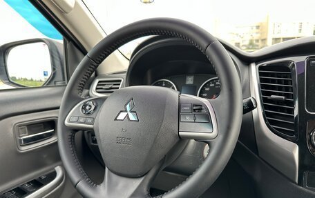 Mitsubishi L200 IV рестайлинг, 2015 год, 1 890 000 рублей, 32 фотография