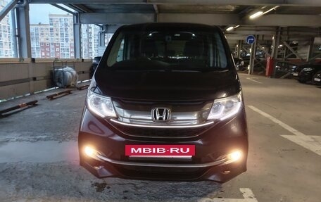 Honda Stepwgn IV, 2015 год, 2 150 000 рублей, 2 фотография