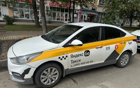 Hyundai Solaris II рестайлинг, 2019 год, 700 000 рублей, 1 фотография