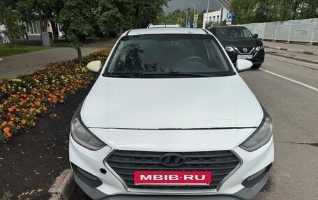 Hyundai Solaris II рестайлинг, 2019 год, 700 000 рублей, 3 фотография
