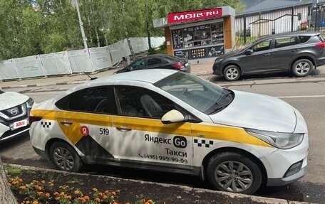 Hyundai Solaris II рестайлинг, 2019 год, 700 000 рублей, 2 фотография