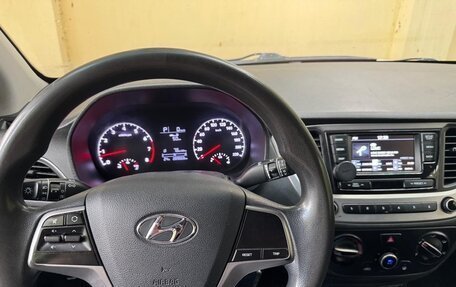 Hyundai Solaris II рестайлинг, 2019 год, 700 000 рублей, 5 фотография