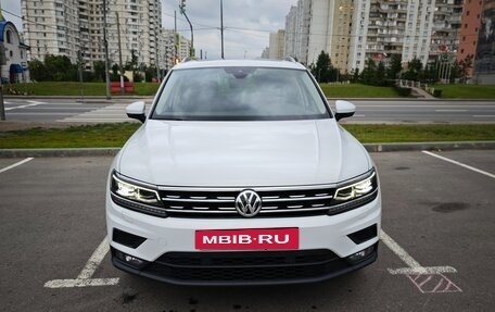 Volkswagen Tiguan II, 2019 год, 2 450 000 рублей, 2 фотография