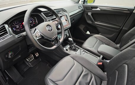 Volkswagen Tiguan II, 2019 год, 2 450 000 рублей, 14 фотография
