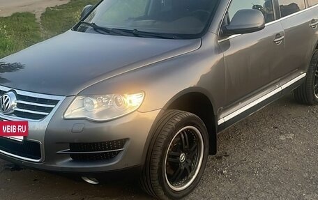 Volkswagen Touareg III, 2008 год, 1 050 000 рублей, 2 фотография