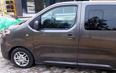 Peugeot Traveller I, 2017 год, 1 850 000 рублей, 1 фотография