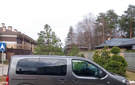 Peugeot Traveller I, 2017 год, 1 850 000 рублей, 3 фотография