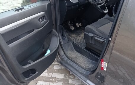 Peugeot Traveller I, 2017 год, 1 850 000 рублей, 13 фотография