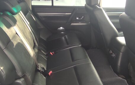 Mitsubishi Pajero IV, 2013 год, 2 380 000 рублей, 11 фотография